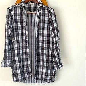 Double gauze 100 percent cotton shirt with pockets.